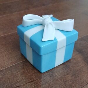 Tiffany & Co. Blue and White Gift Box with Bow